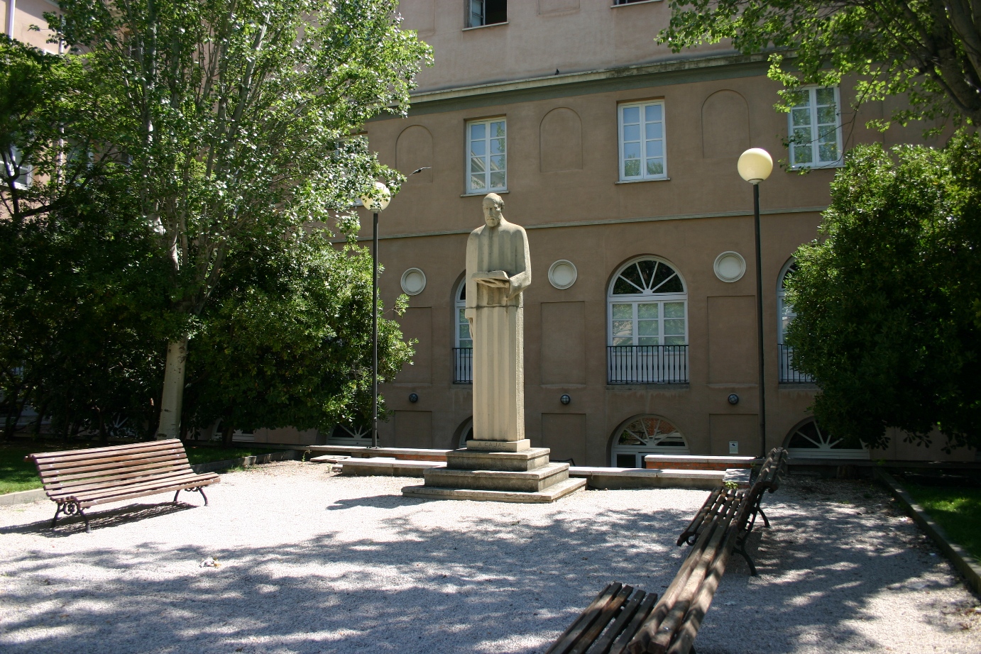 Cajal's monument (replica), Ilustre Colegio Oficial de Médicos de Madrid, Madrid - 01.JPG